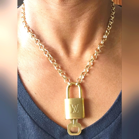 Louis Vuitton Jewelry - (ONE) Louis Vuitton Lock & Key Pendant Set